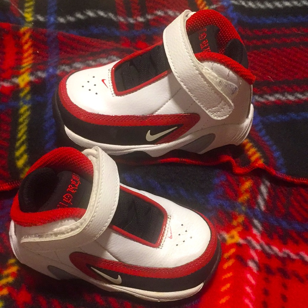 Nike Uptempo infant basketball shoe